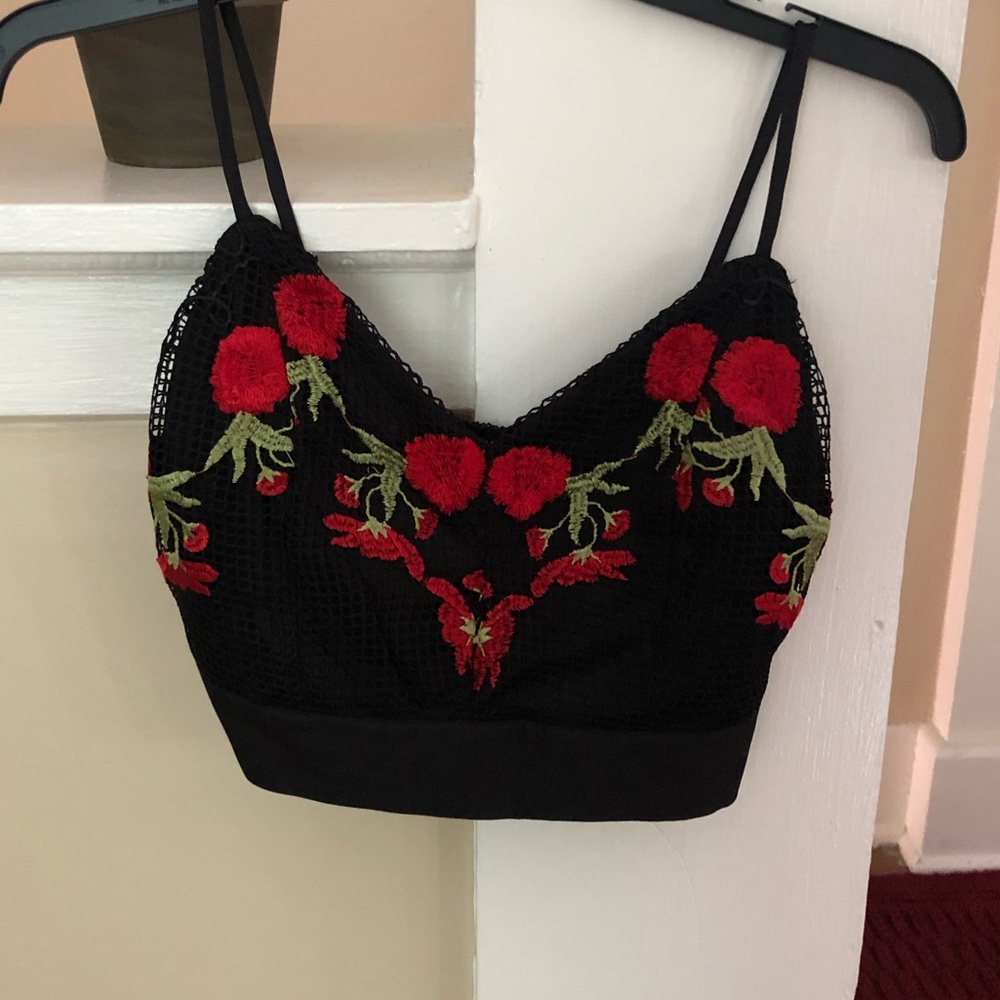 CROP TOP